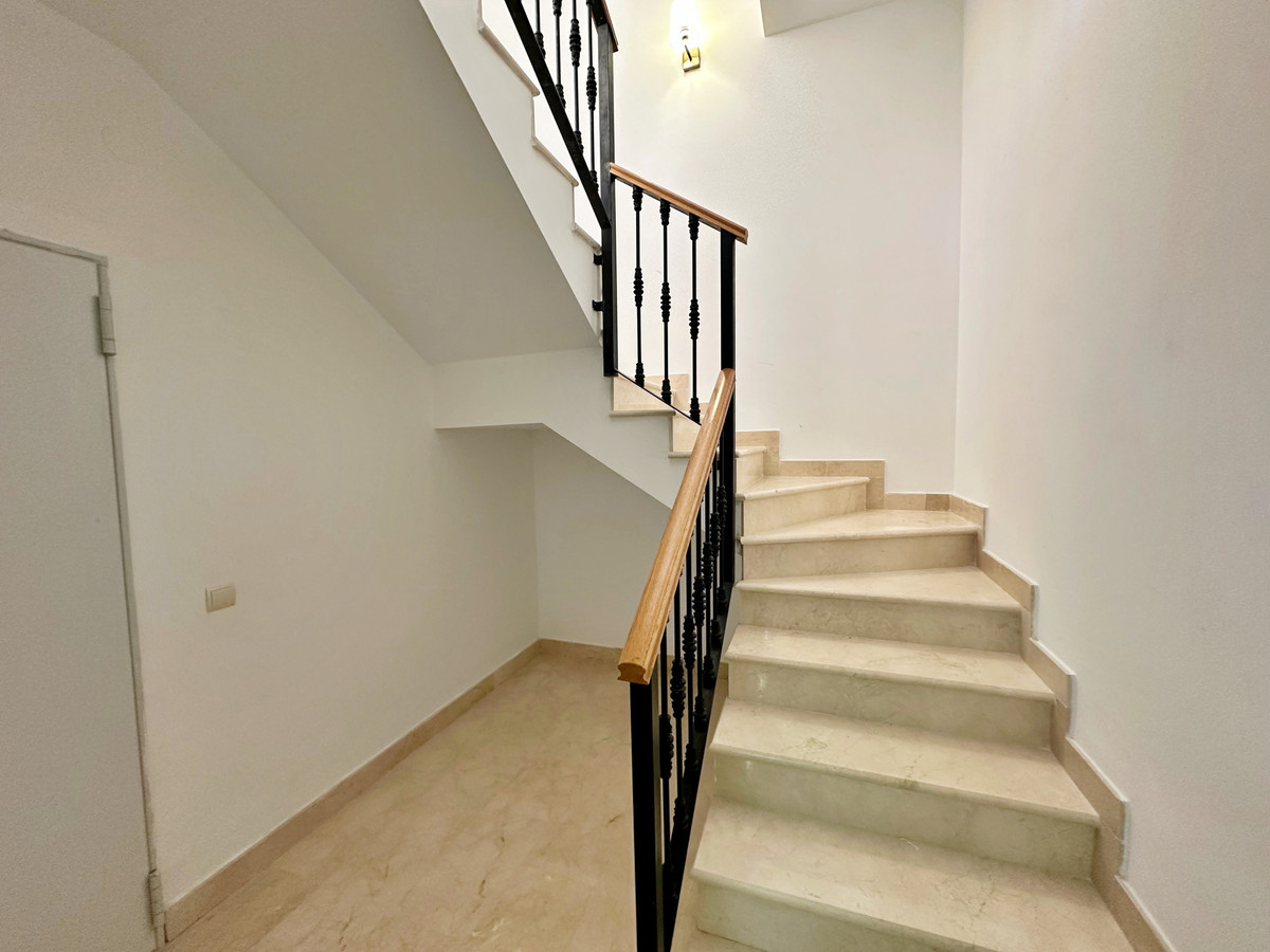 3 Bed Townhouse for sale in Benahavís Costa Del Sol, Málaga, Spain