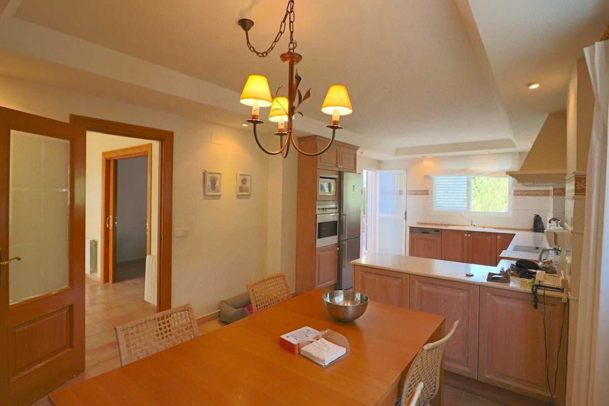 4 Bed Townhouse for sale in Benidorm Costa Blanca, Alicante, Spain