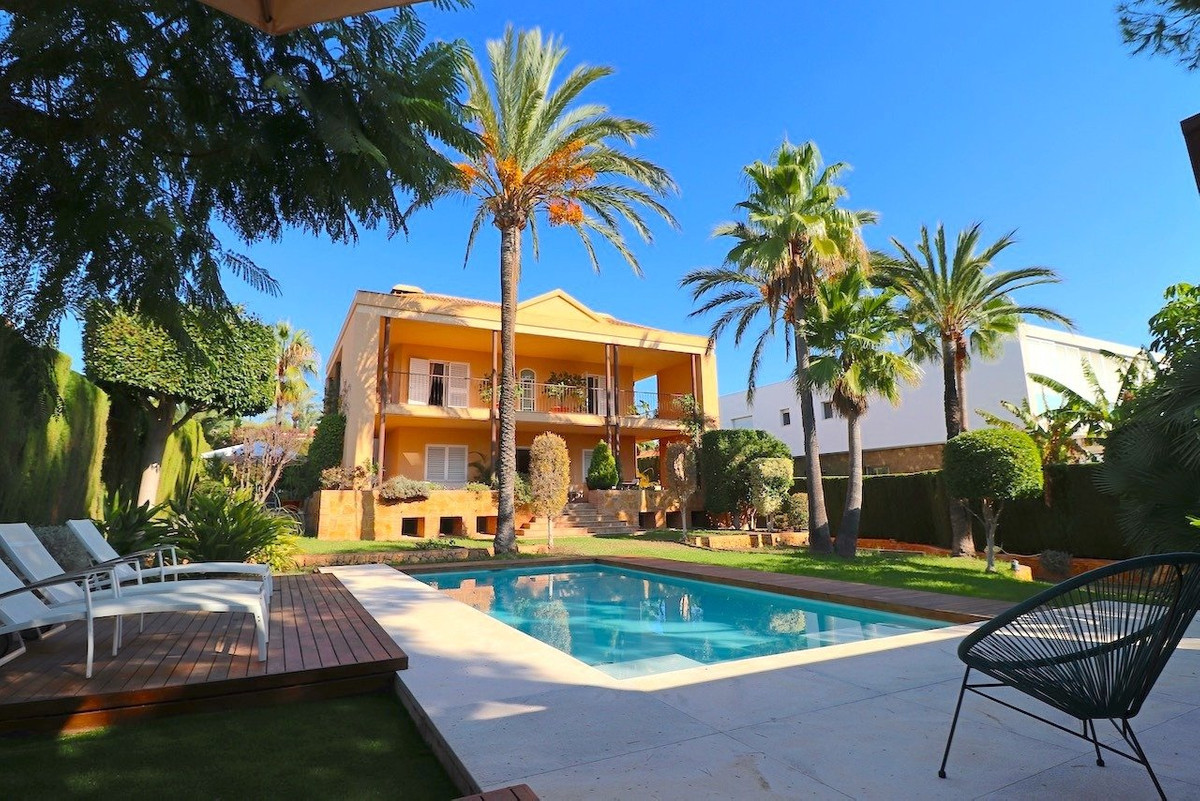 4 Bed Townhouse for sale in Benidorm Costa Blanca, Alicante, Spain