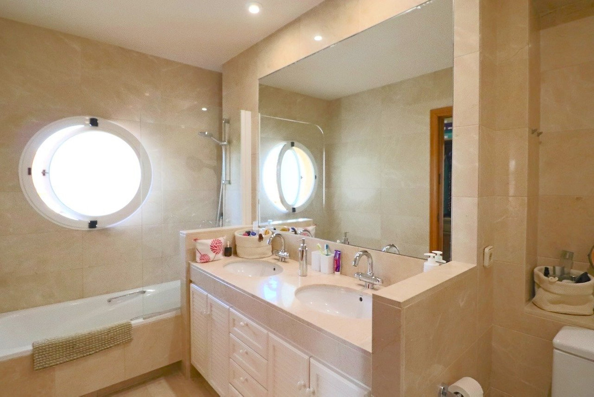 4 Bed Townhouse for sale in Benidorm Costa Blanca, Alicante, Spain