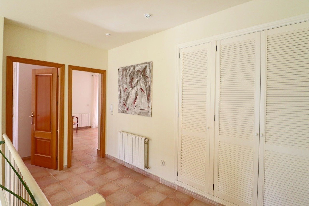 4 Bed Townhouse for sale in Benidorm Costa Blanca, Alicante, Spain