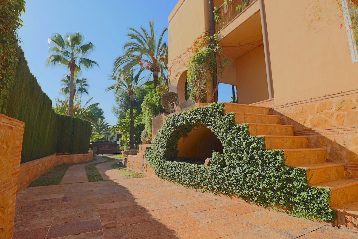 4 Bed Townhouse for sale in Benidorm Costa Blanca, Alicante, Spain