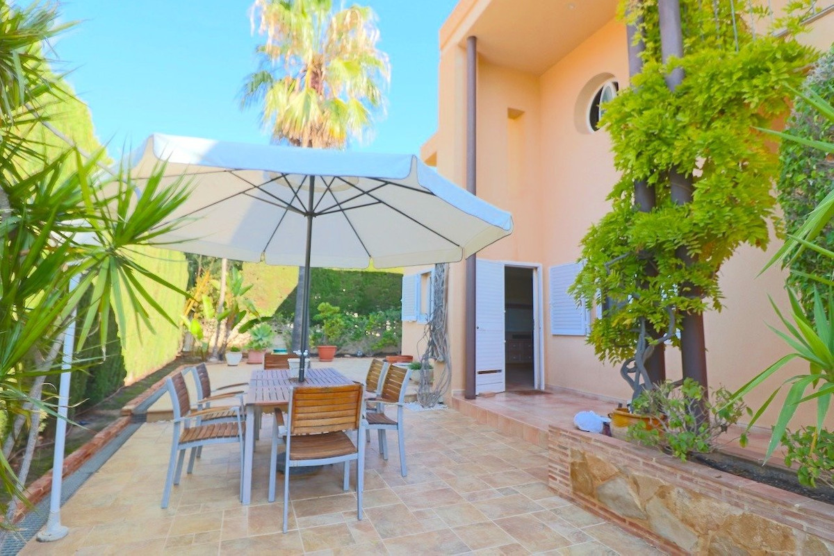 4 Bed Townhouse for sale in Benidorm Costa Blanca, Alicante, Spain