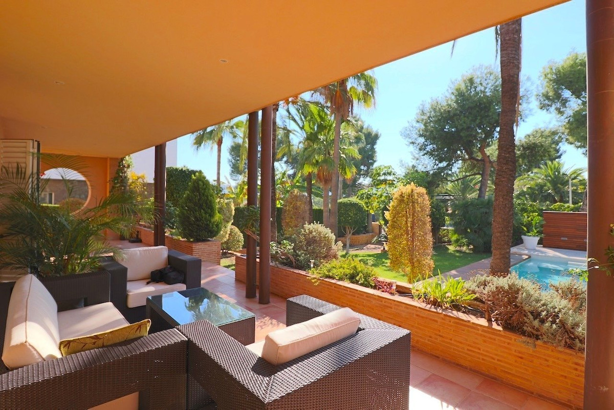 4 Bed Townhouse for sale in Benidorm Costa Blanca, Alicante, Spain