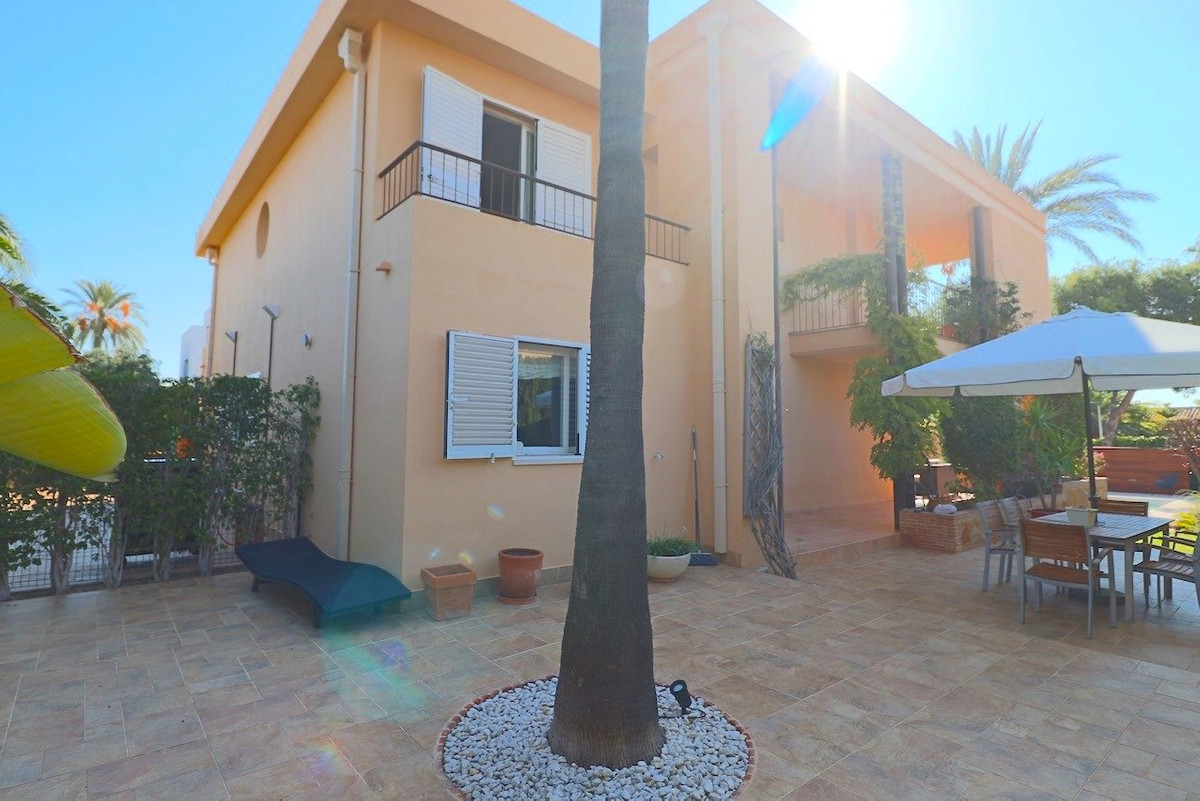 4 Bed Townhouse for sale in Benidorm Costa Blanca, Alicante, Spain