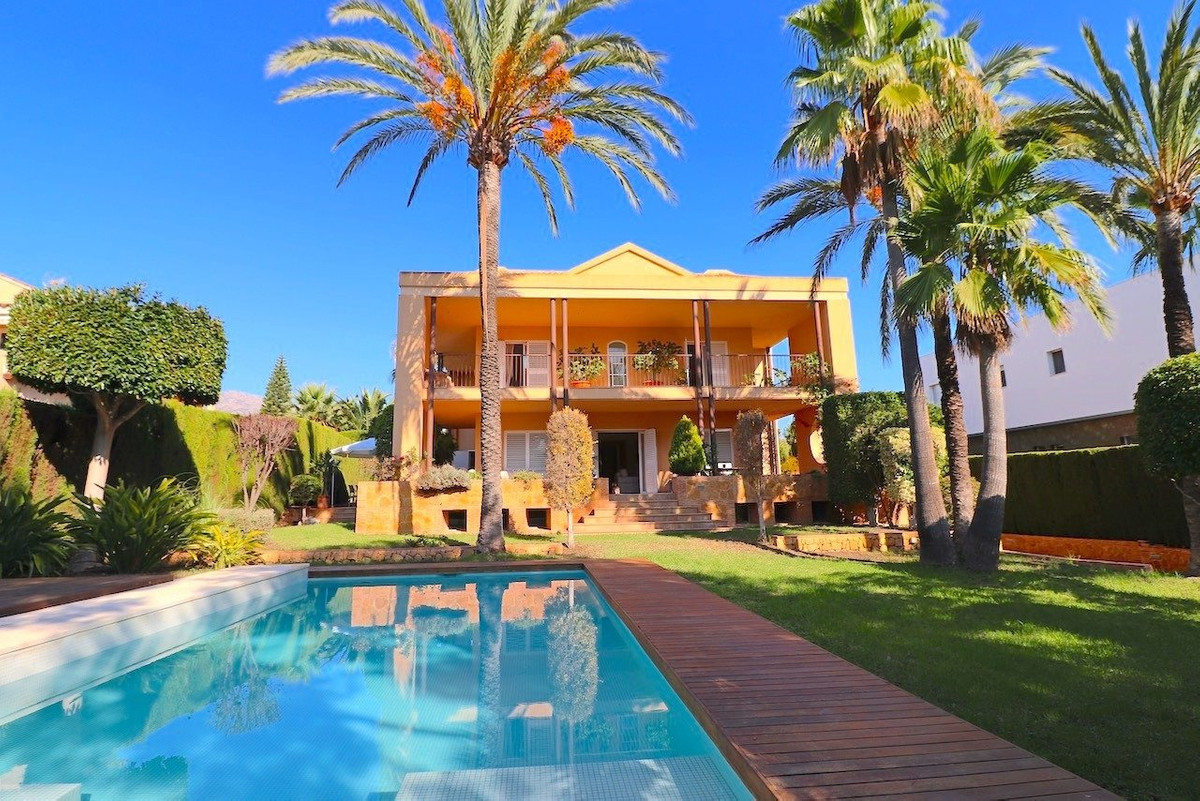 4 Bed Townhouse for sale in Benidorm Costa Blanca, Alicante, Spain