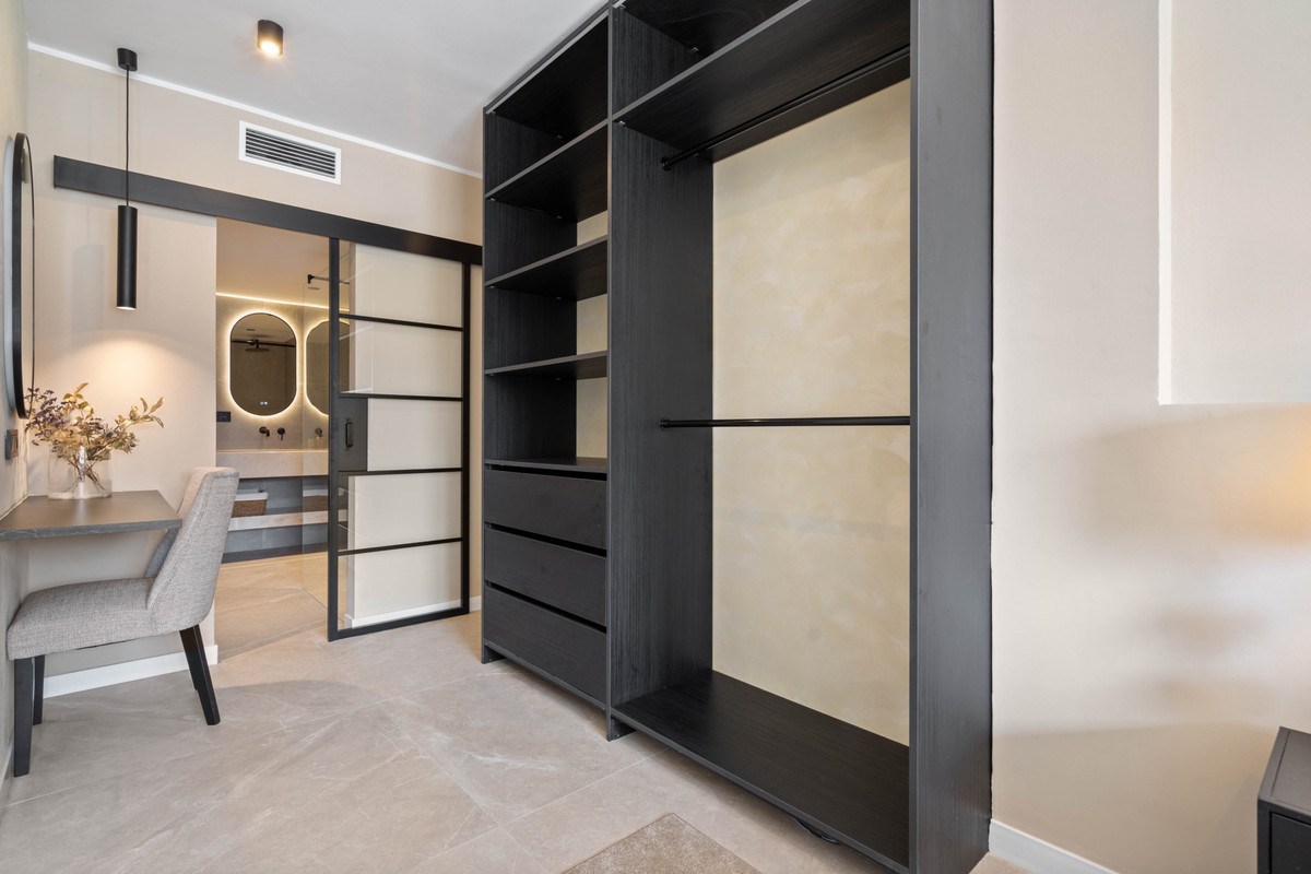 Se vende Apartamento Planta Media de 4 dormitorios en Costa Del Sol, Málaga, España