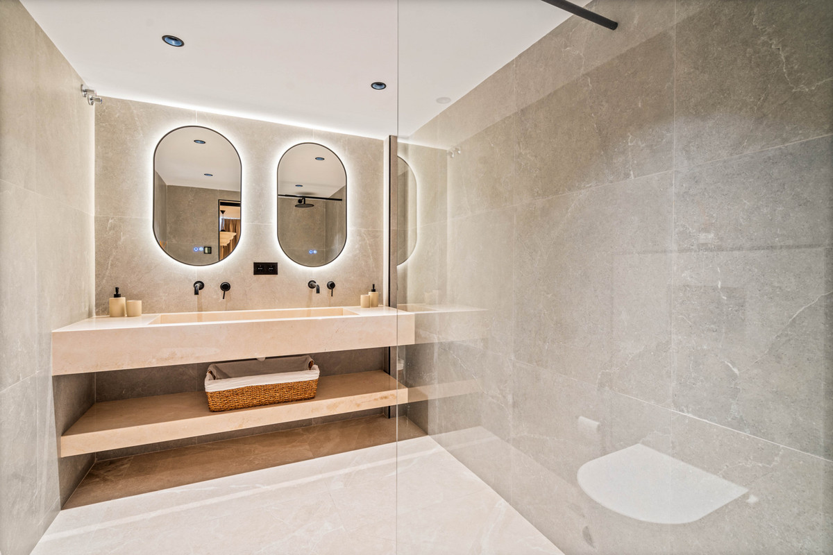 Se vende Apartamento Planta Media de 4 dormitorios en Costa Del Sol, Málaga, España