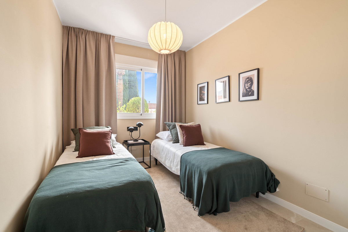 Se vende Apartamento Planta Media de 4 dormitorios en Costa Del Sol, Málaga, España