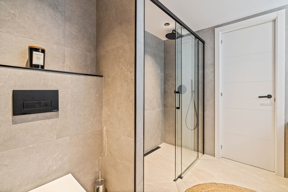 Se vende Apartamento Planta Media de 4 dormitorios en Costa Del Sol, Málaga, España