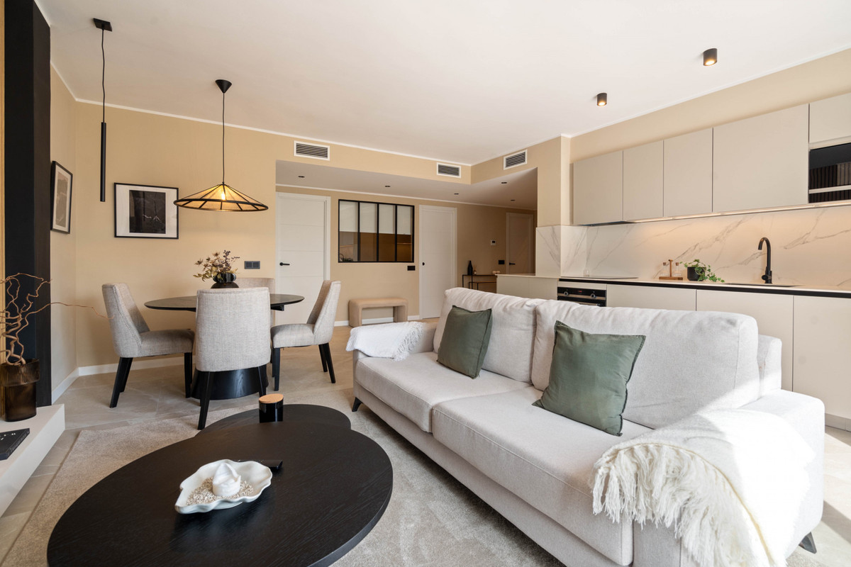 Se vende Apartamento Planta Media de 4 dormitorios en Costa Del Sol, Málaga, España