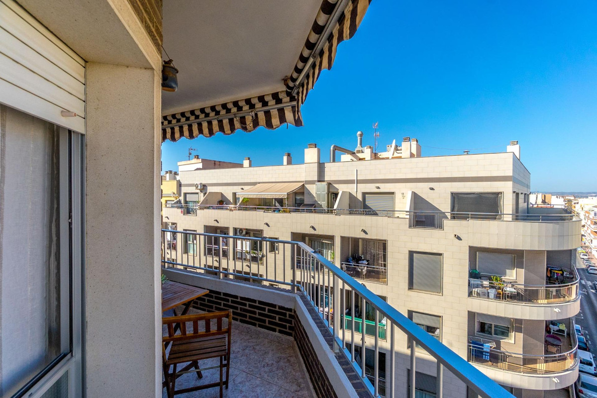 Se vende Apartamento Planta Media de 3 dormitorios en Costa Blanca, Alicante, España
