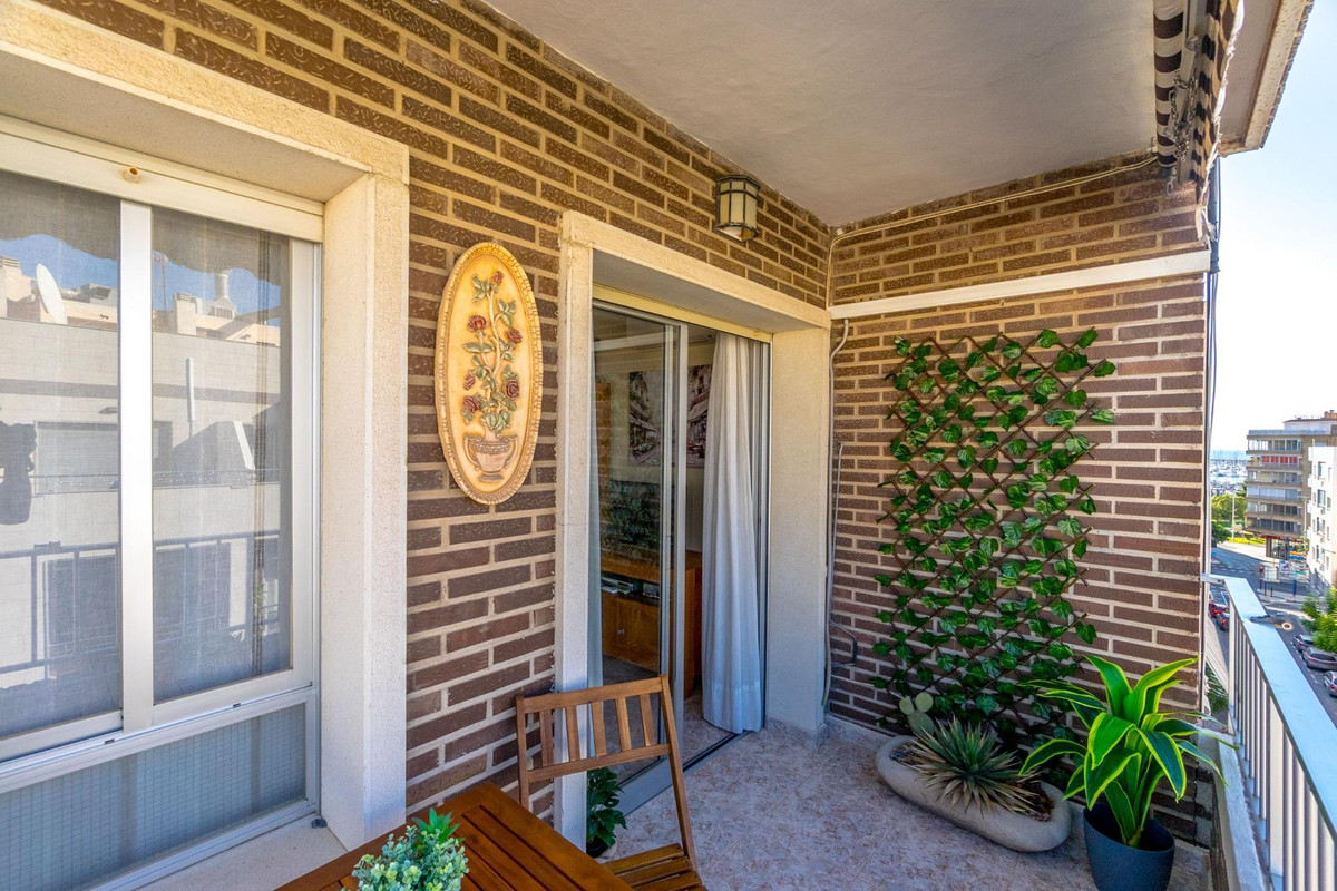 Se vende Apartamento Planta Media de 3 dormitorios en Costa Blanca, Alicante, España