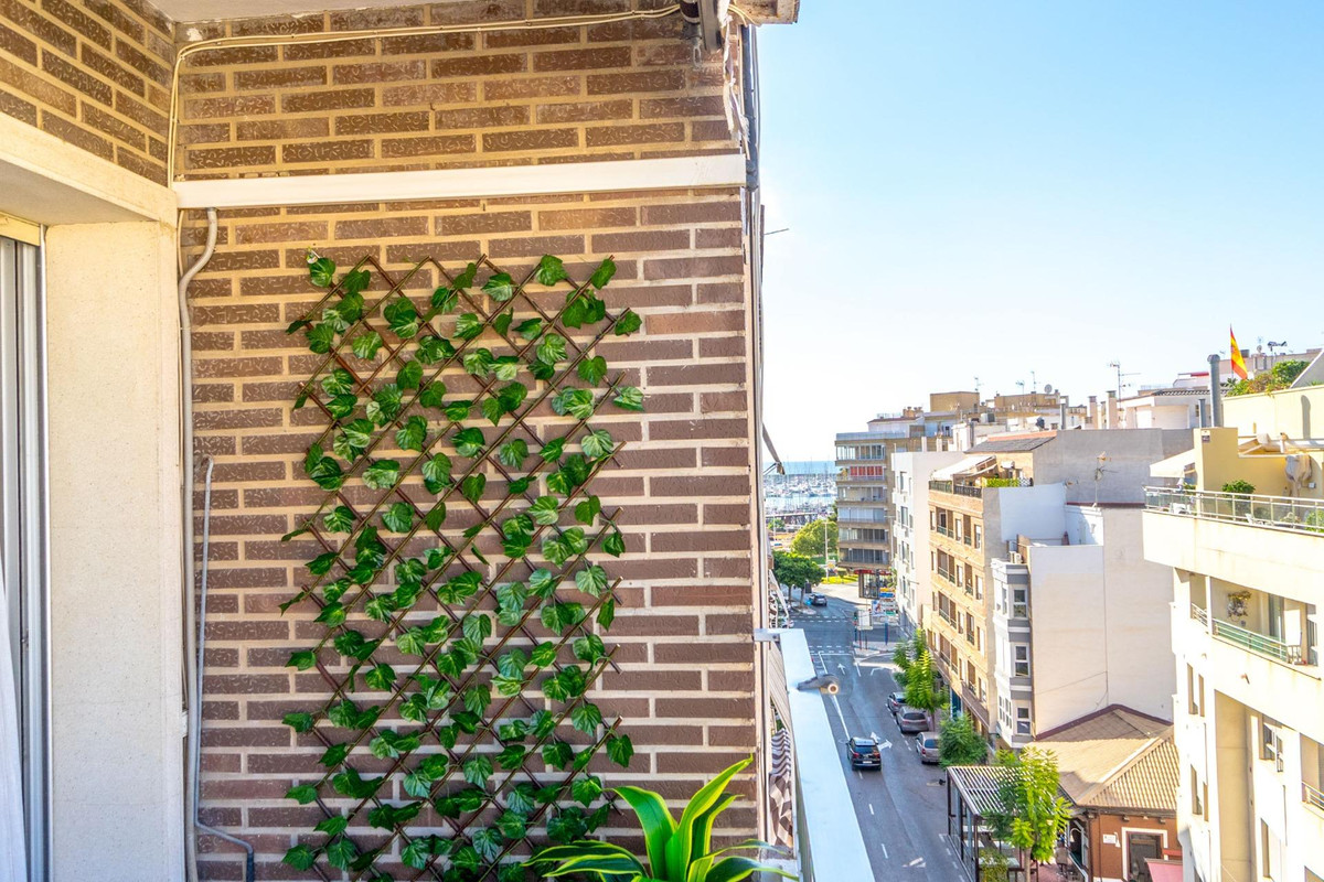 Se vende Apartamento Planta Media de 3 dormitorios en Costa Blanca, Alicante, España