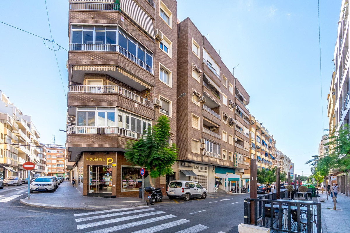 Se vende Apartamento Planta Media de 3 dormitorios en Costa Blanca, Alicante, España