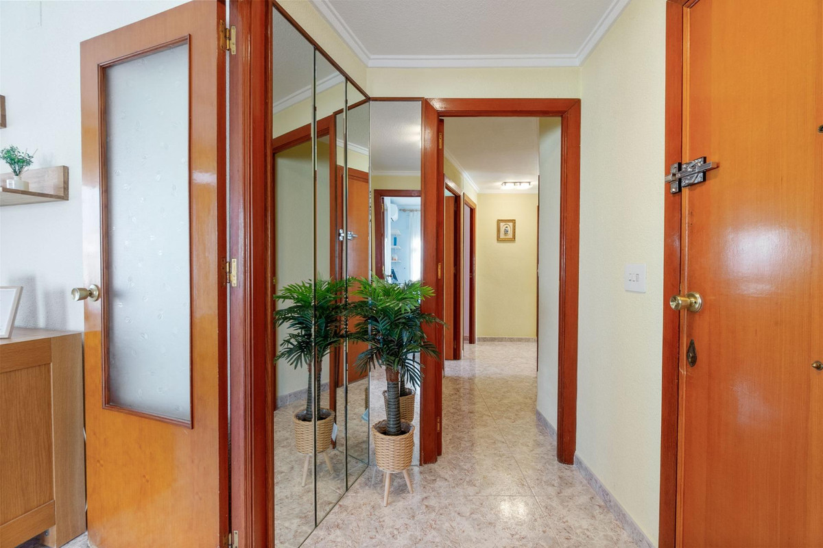 Se vende Apartamento Planta Media de 3 dormitorios en Costa Blanca, Alicante, España
