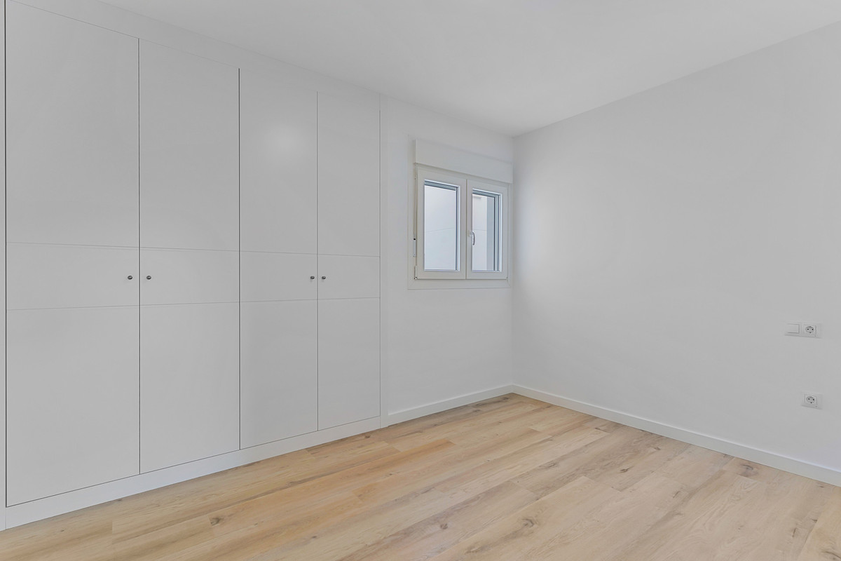 4 Bed Apartment for sale in Nueva Andalucía Costa Del Sol, Málaga, Spain