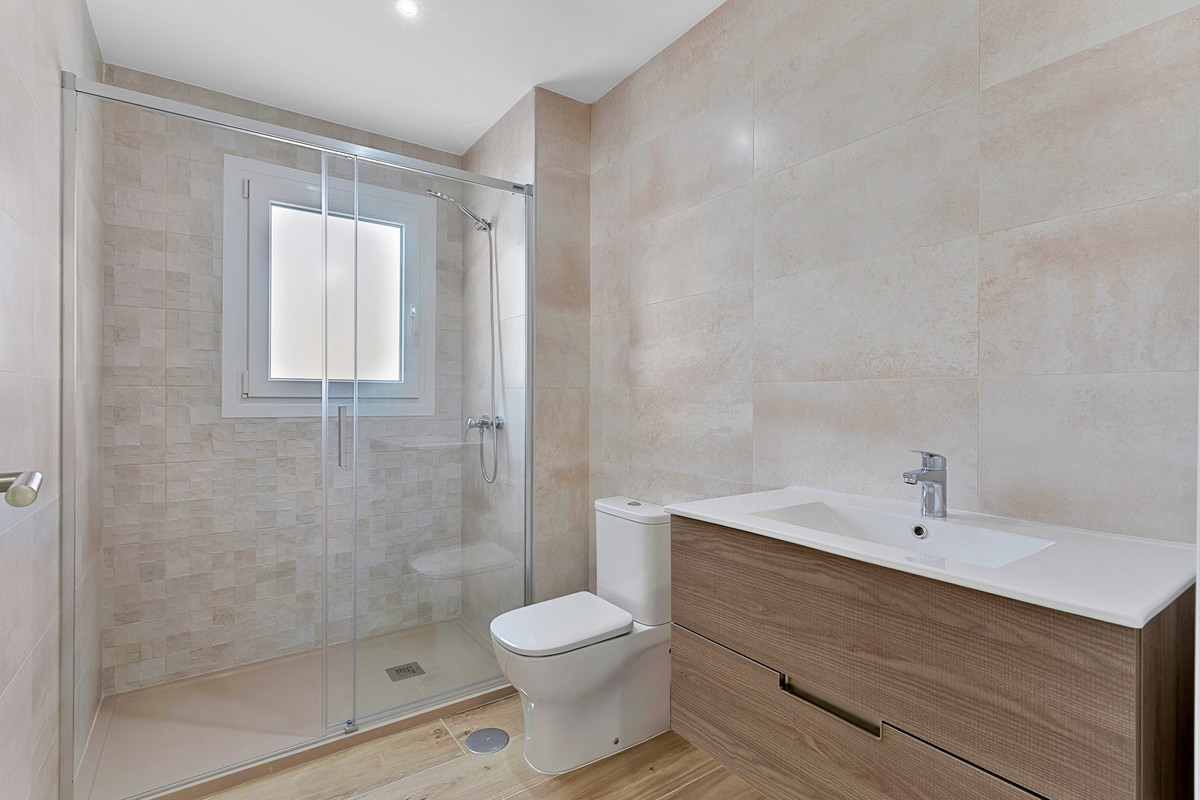 4 Bed Apartment for sale in Nueva Andalucía Costa Del Sol, Málaga, Spain