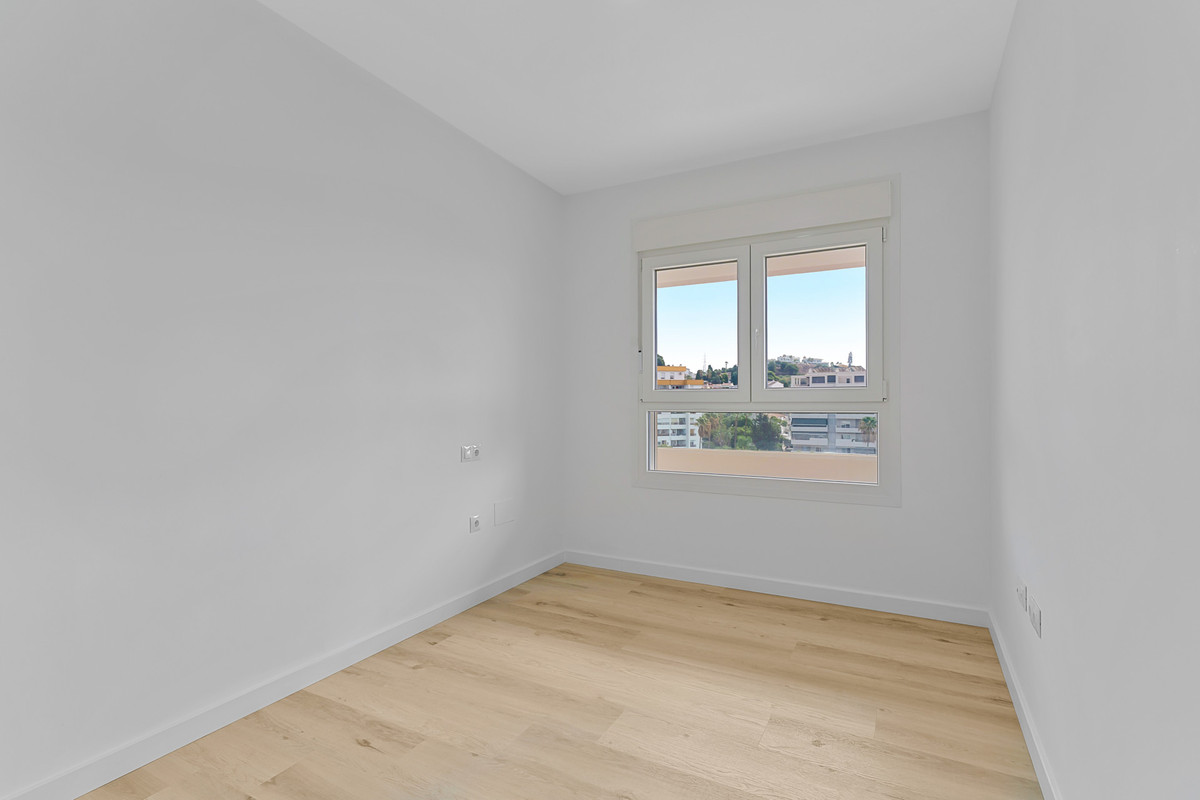 4 Bed Apartment for sale in Nueva Andalucía Costa Del Sol, Málaga, Spain
