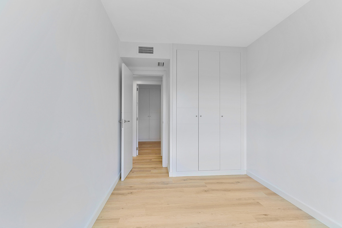 4 Bed Apartment for sale in Nueva Andalucía Costa Del Sol, Málaga, Spain