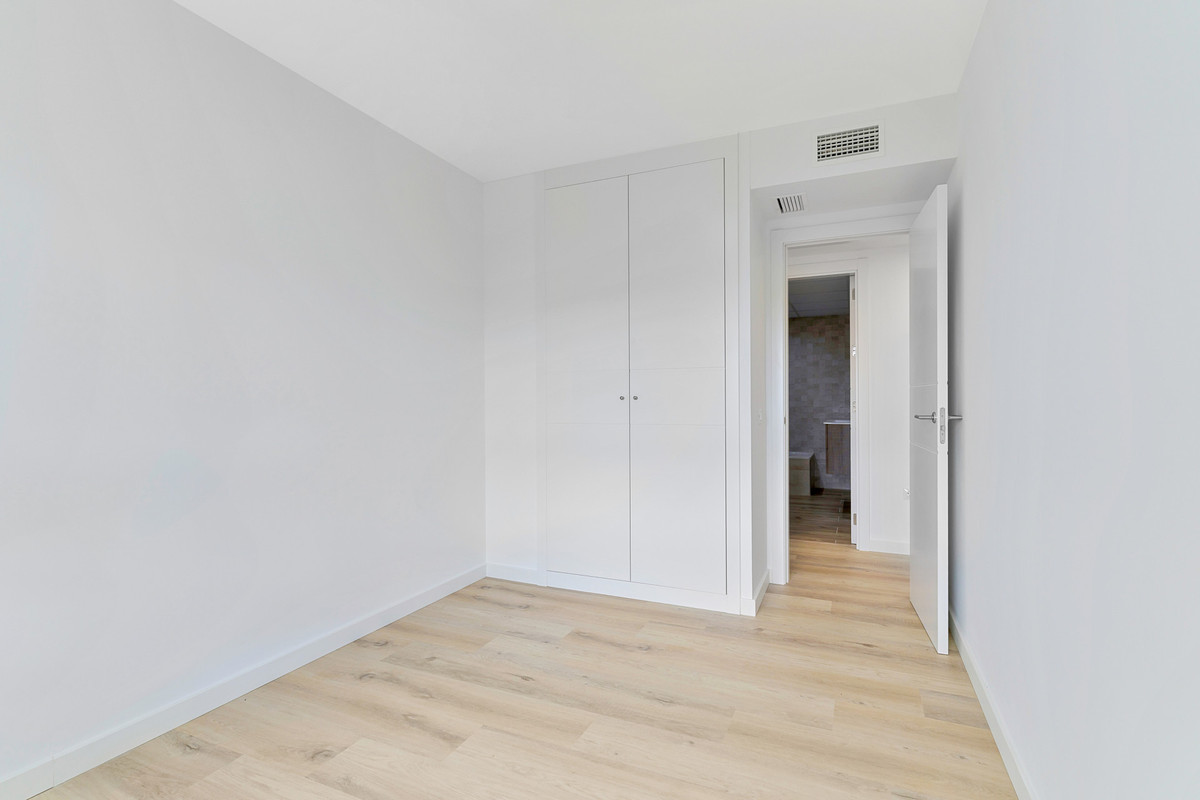 4 Bed Apartment for sale in Nueva Andalucía Costa Del Sol, Málaga, Spain