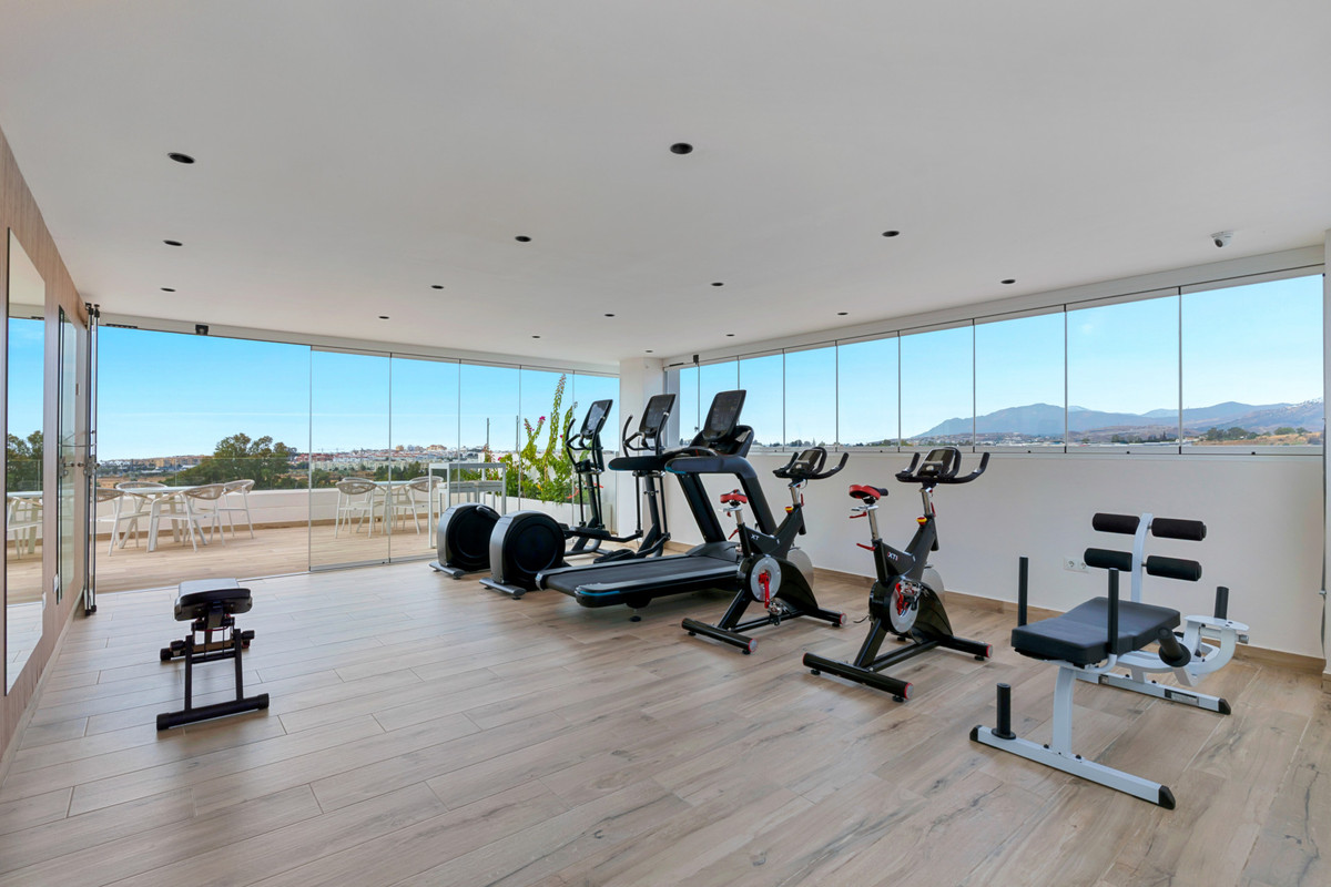 4 Bed Apartment for sale in Nueva Andalucía Costa Del Sol, Málaga, Spain