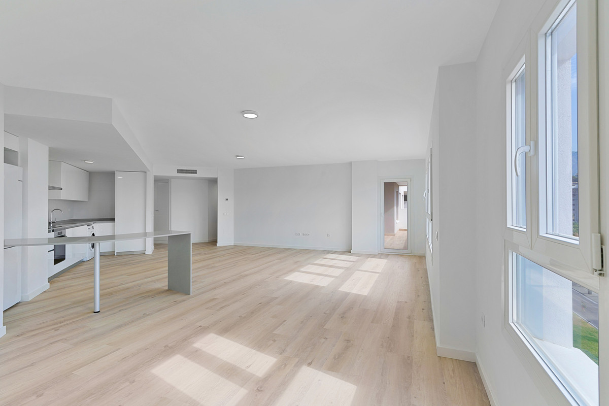 4 Bed Apartment for sale in Nueva Andalucía Costa Del Sol, Málaga, Spain