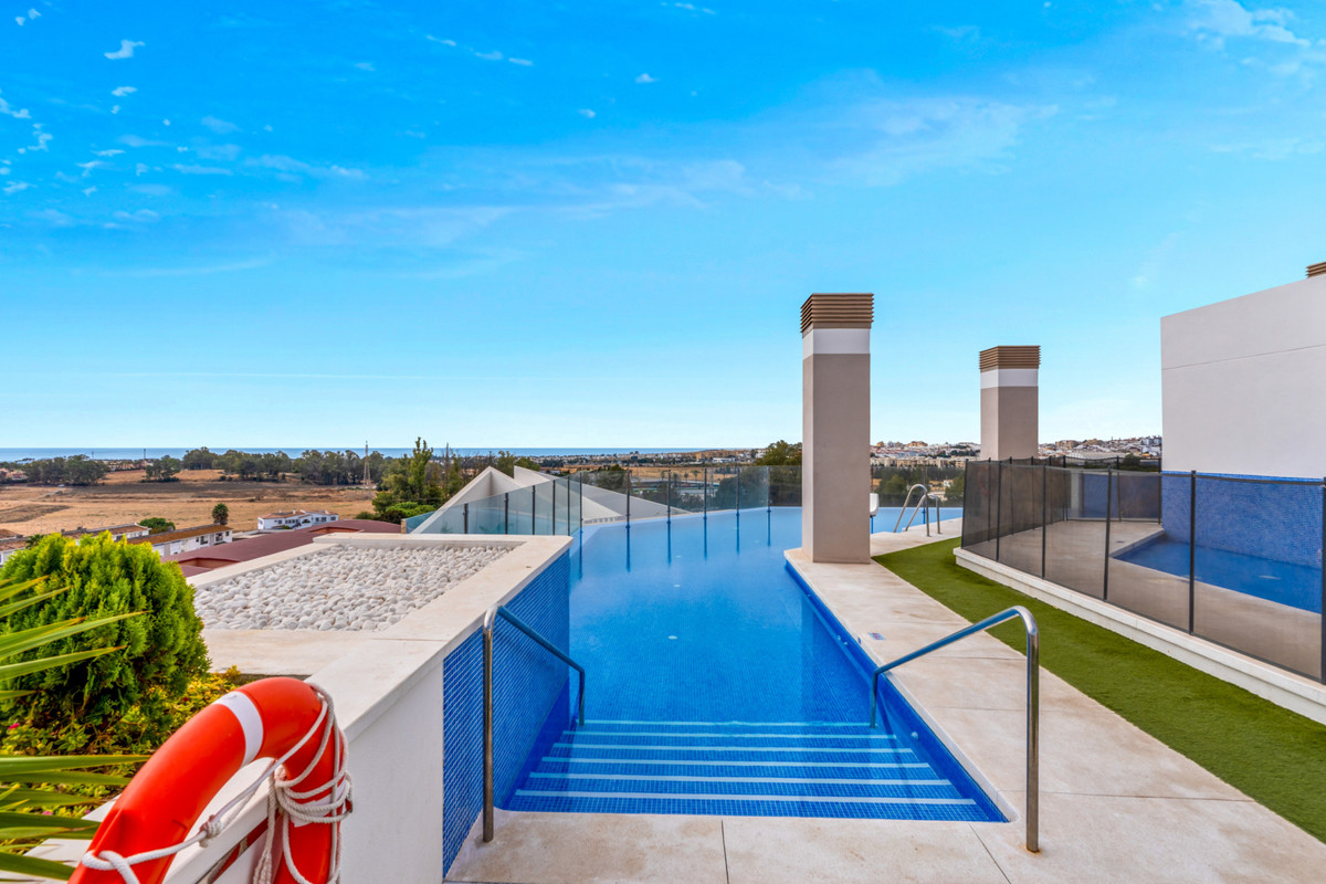 4 Bed Apartment for sale in Nueva Andalucía Costa Del Sol, Málaga, Spain
