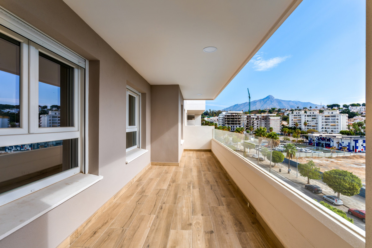 4 Bed Apartment for sale in Nueva Andalucía Costa Del Sol, Málaga, Spain