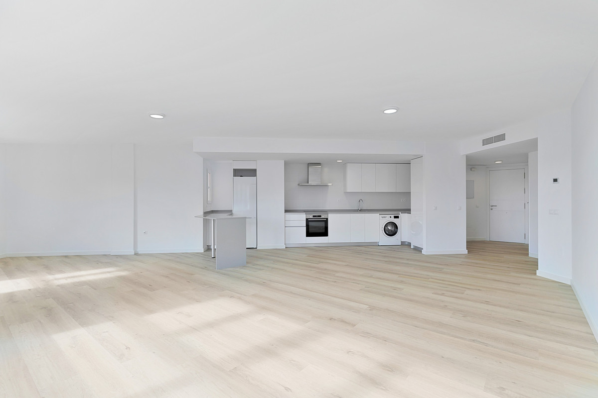 4 Bed Apartment for sale in Nueva Andalucía Costa Del Sol, Málaga, Spain