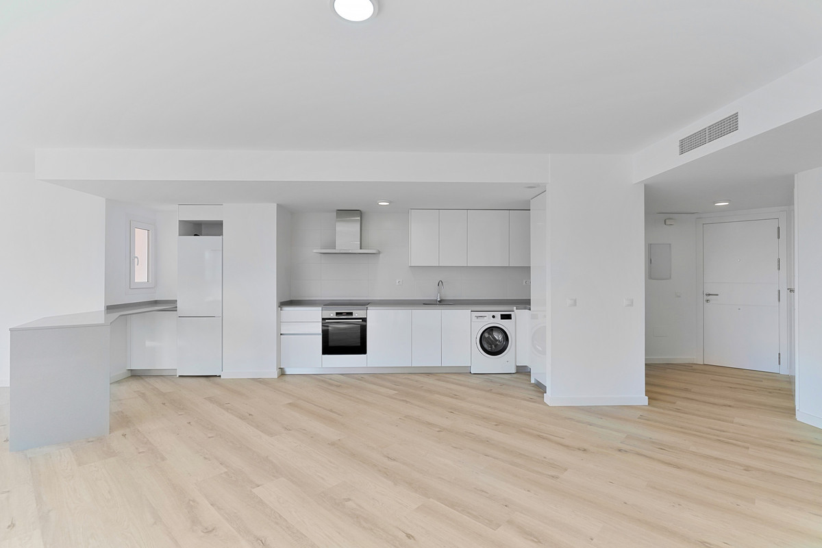 4 Bed Apartment for sale in Nueva Andalucía Costa Del Sol, Málaga, Spain