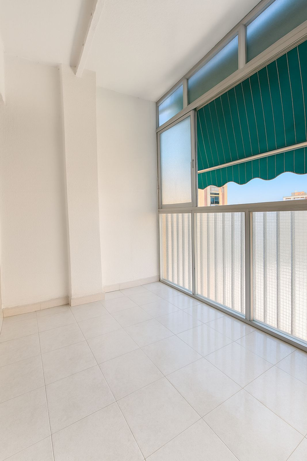 Se vende Apartamento Planta Media de 3 dormitorios en Costa Del Sol, Málaga, España