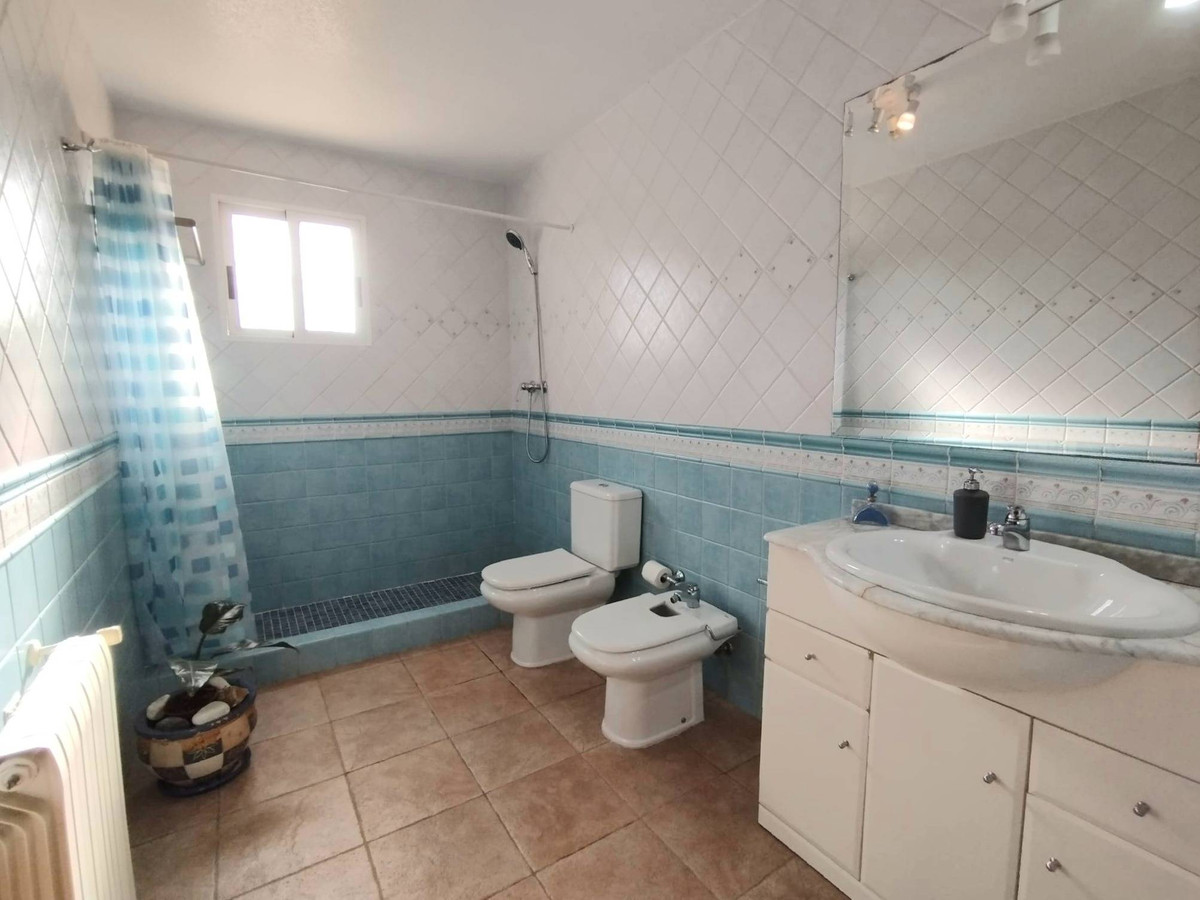 Se vende Villa - Chalet de 6 dormitorios en Costa Blanca, Alicante, España