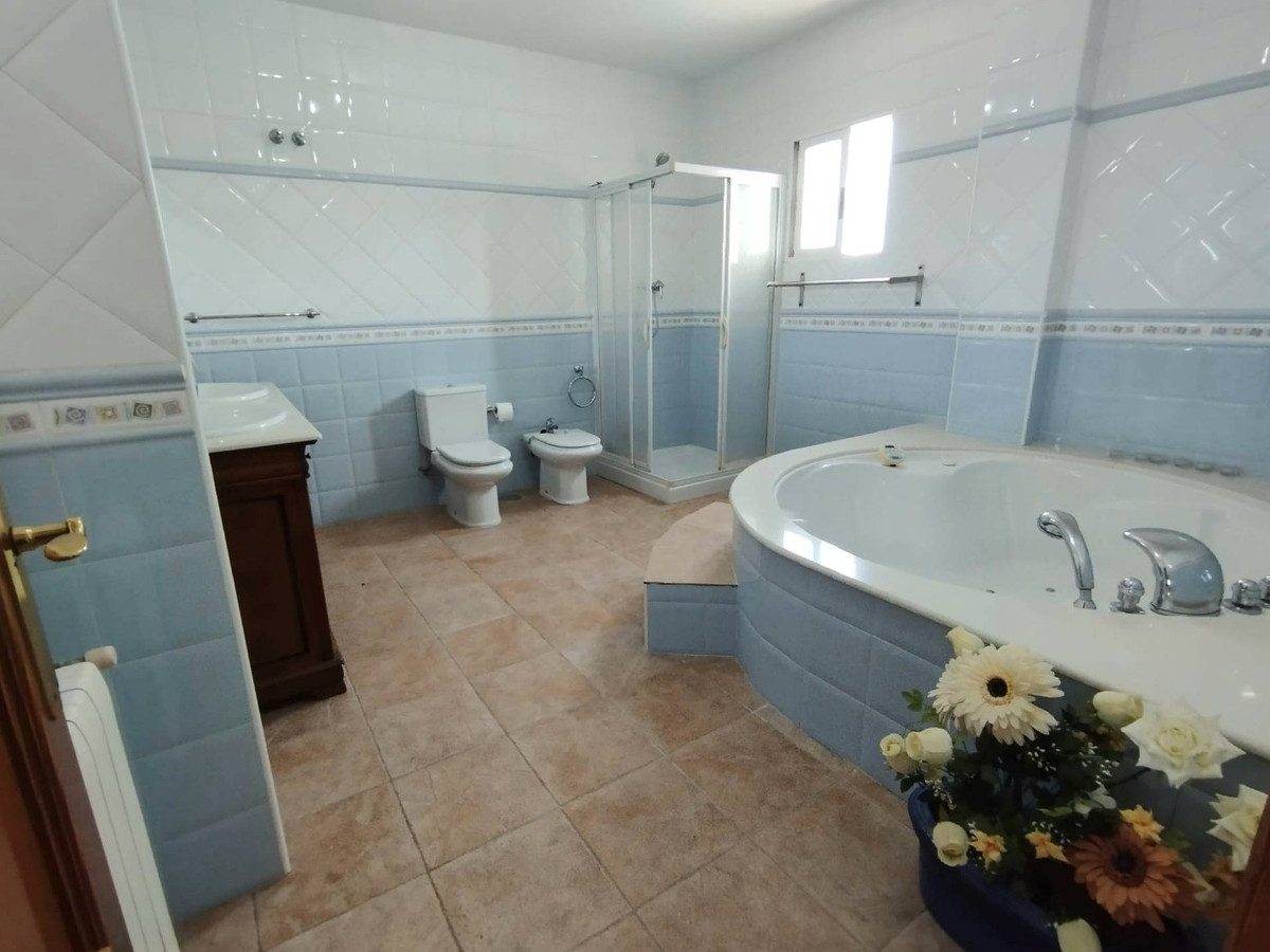 Se vende Villa - Chalet de 6 dormitorios en Costa Blanca, Alicante, España
