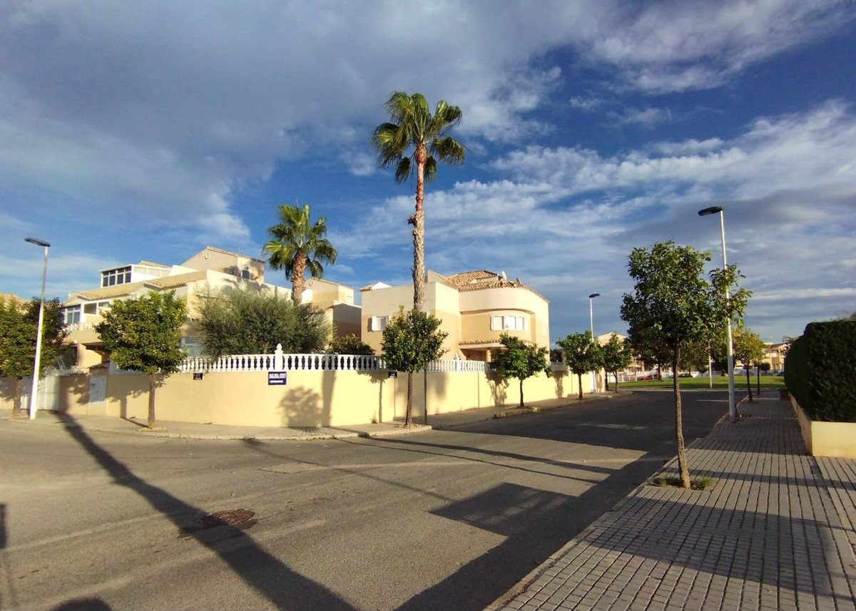 Se vende Villa - Chalet de 6 dormitorios en Costa Blanca, Alicante, España