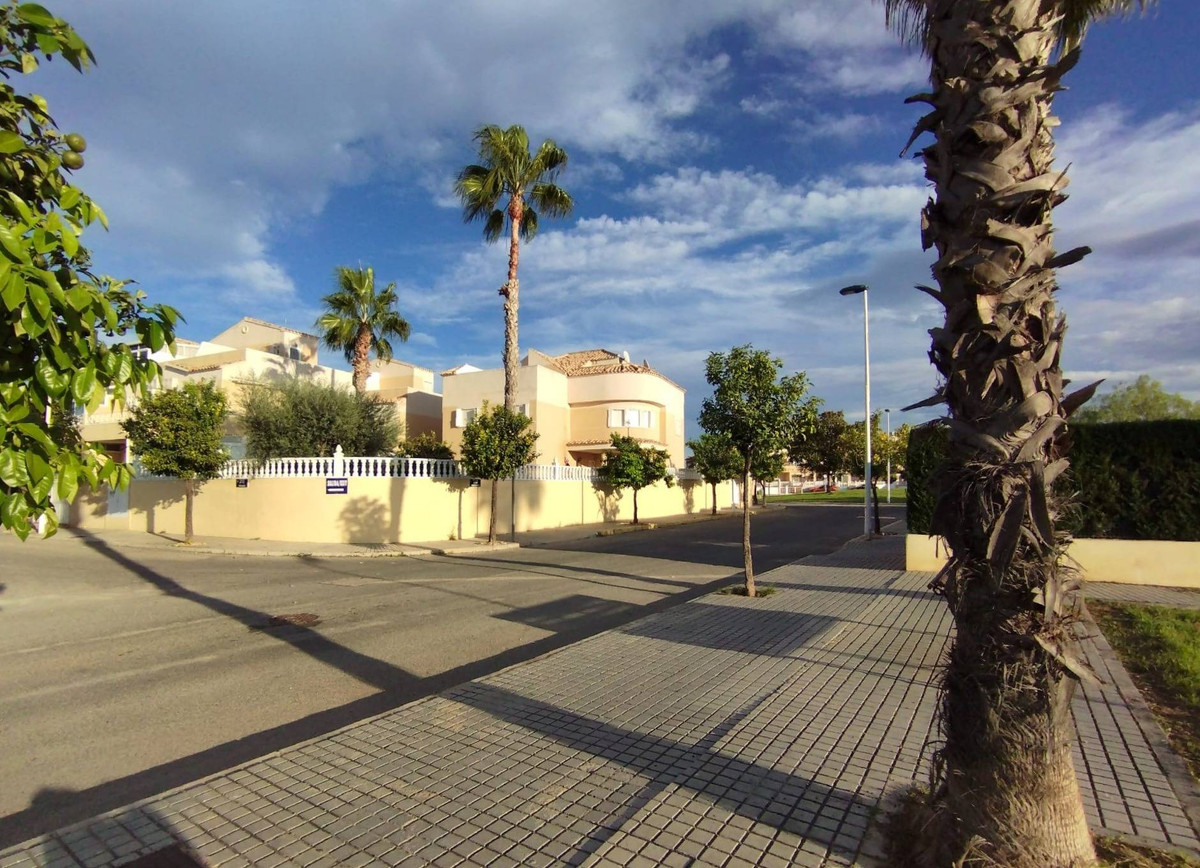 Se vende Villa - Chalet de 6 dormitorios en Costa Blanca, Alicante, España