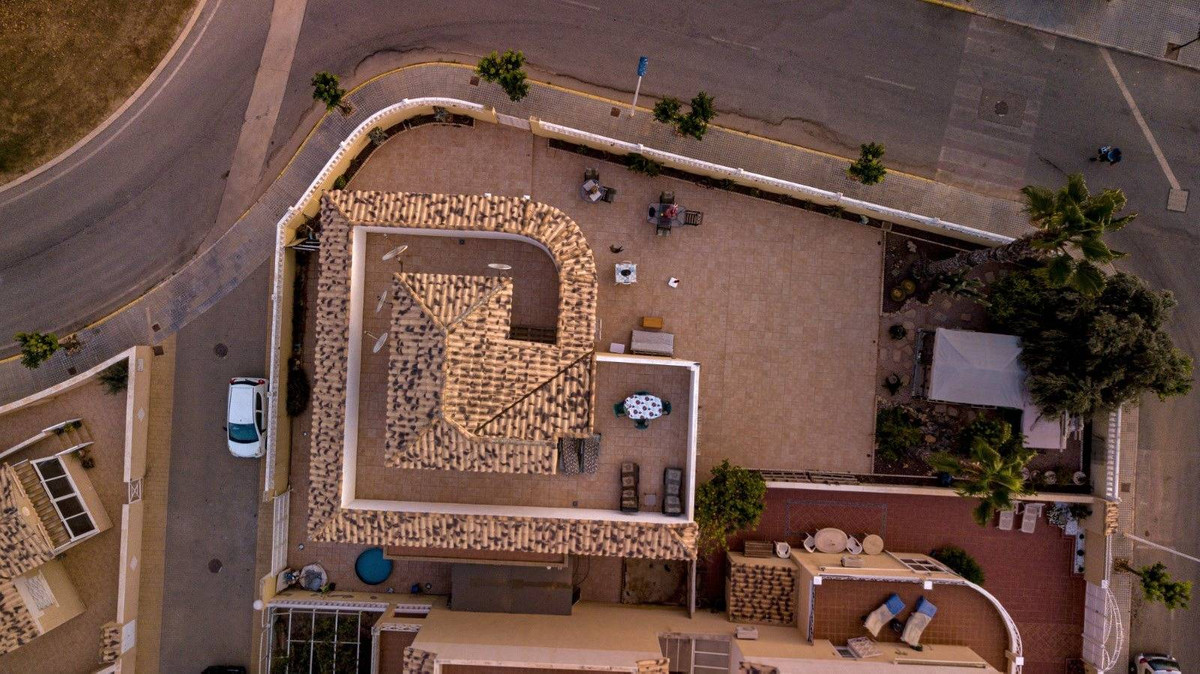 Se vende Villa - Chalet de 6 dormitorios en Costa Blanca, Alicante, España