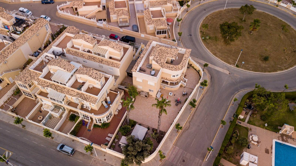 Se vende Villa - Chalet de 6 dormitorios en Costa Blanca, Alicante, España