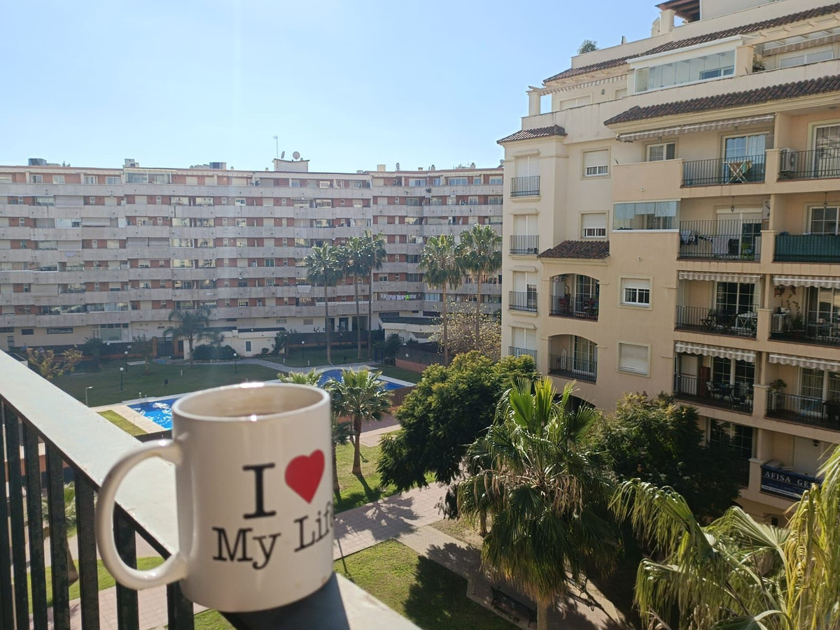 Se vende Apartamento Planta Media de 2 dormitorios en Costa Del Sol, Málaga, España