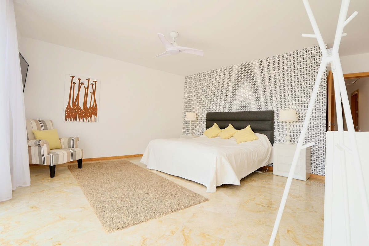3 Bed Apartment for sale in Altos De Los Monteros Costa Del Sol, Málaga, Spain