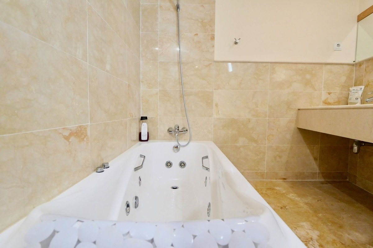 3 Bed Apartment for sale in Altos De Los Monteros Costa Del Sol, Málaga, Spain