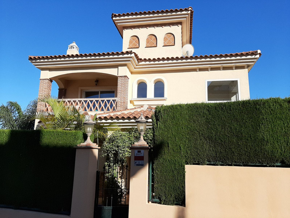Se vende Villa - Chalet de 4 dormitorios en Costa Del Sol, Málaga, España