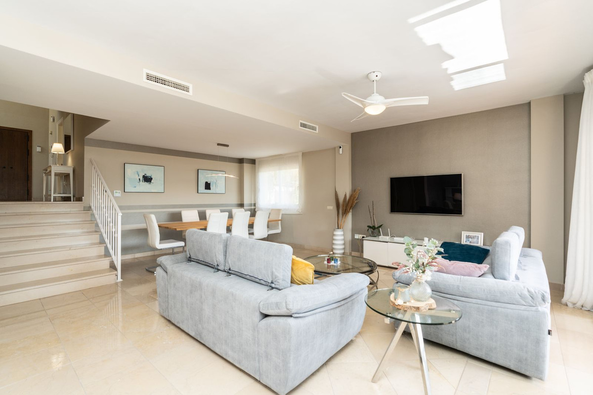 Se vende Villa - Chalet de 4 dormitorios en Costa Del Sol, Málaga, España