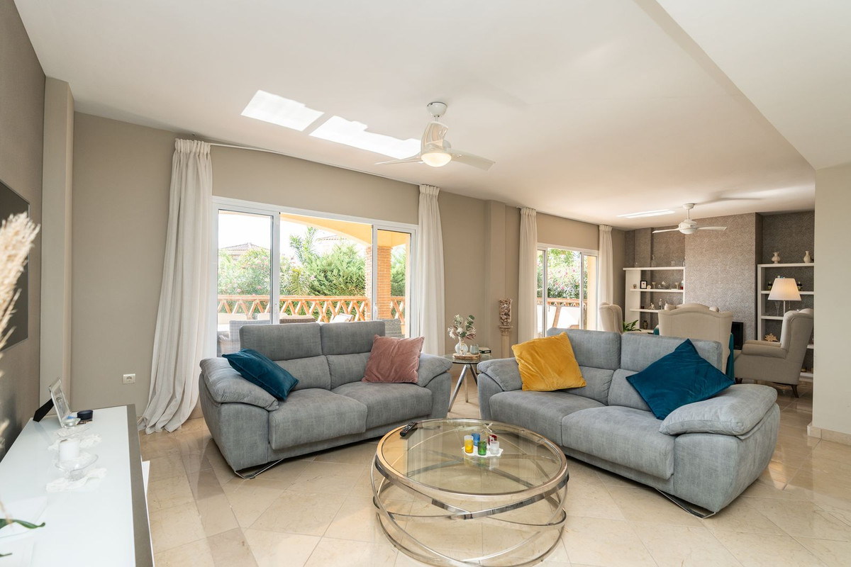 Se vende Villa - Chalet de 4 dormitorios en Costa Del Sol, Málaga, España