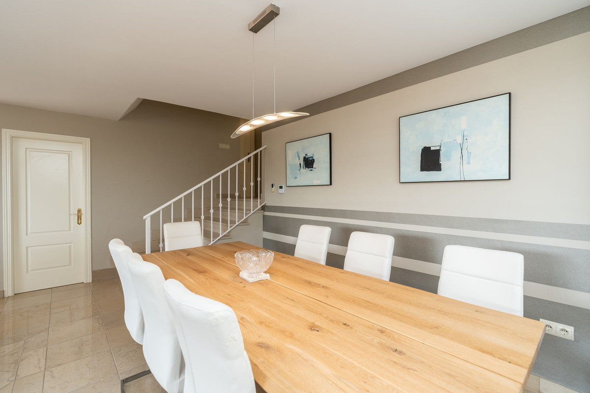 Se vende Villa - Chalet de 4 dormitorios en Costa Del Sol, Málaga, España