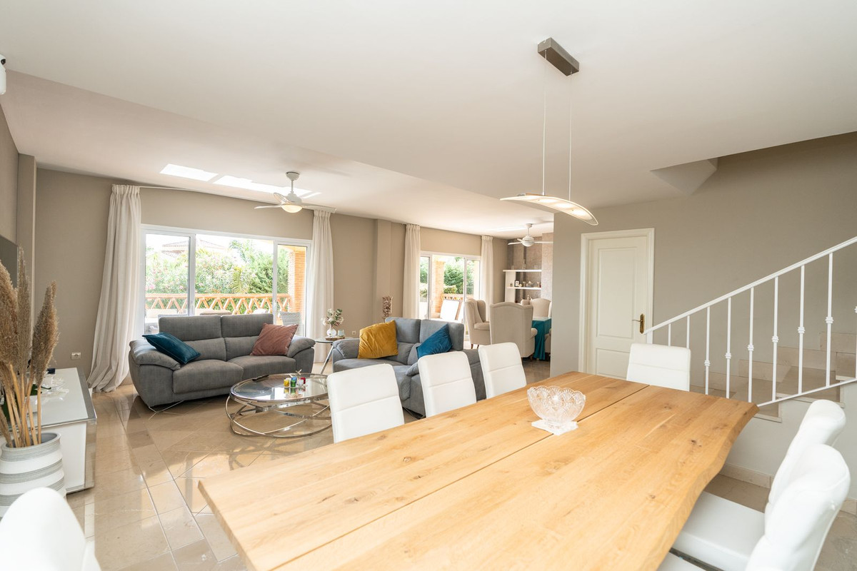 Se vende Villa - Chalet de 4 dormitorios en Costa Del Sol, Málaga, España