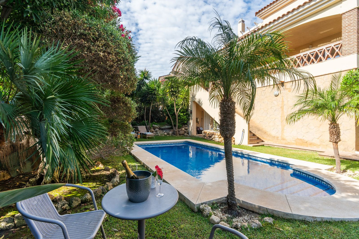 Se vende Villa - Chalet de 4 dormitorios en Costa Del Sol, Málaga, España
