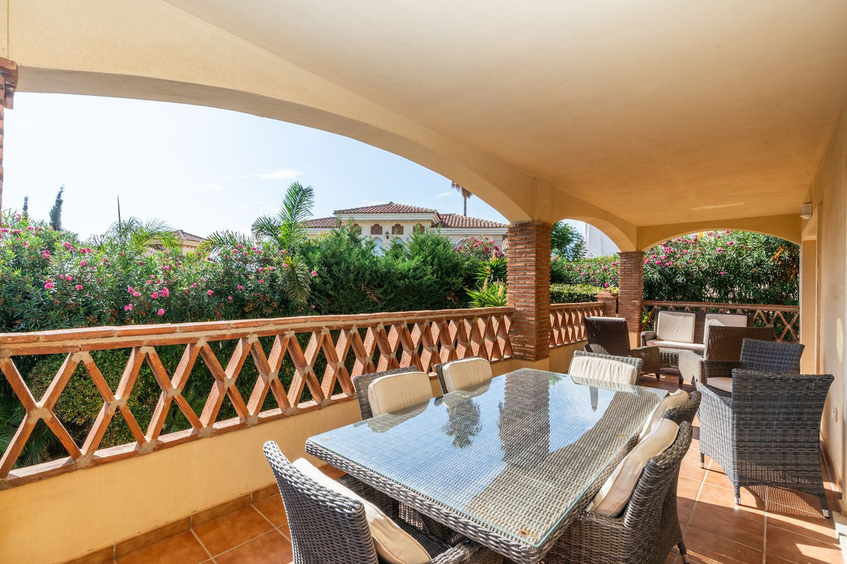 Se vende Villa - Chalet de 4 dormitorios en Costa Del Sol, Málaga, España