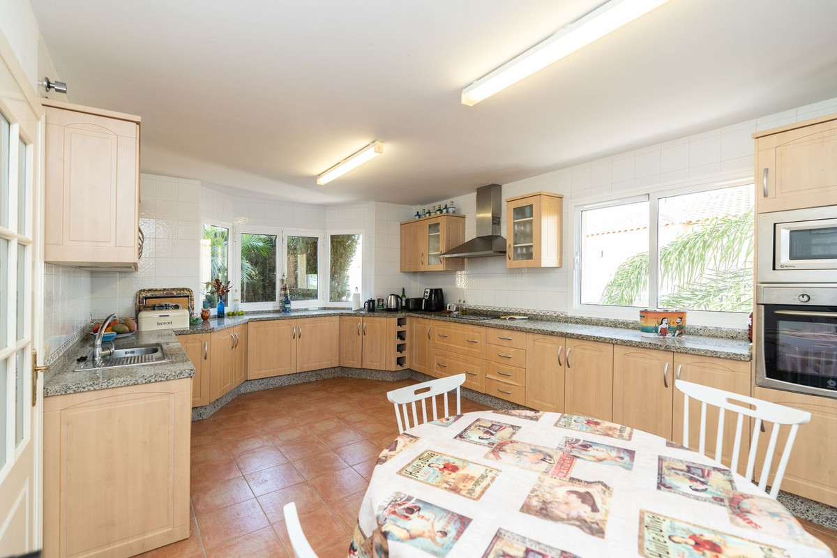 Se vende Villa - Chalet de 4 dormitorios en Costa Del Sol, Málaga, España
