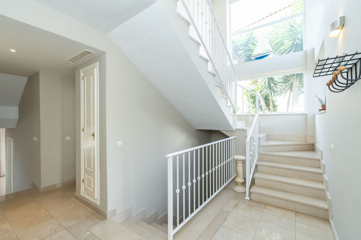 Se vende Villa - Chalet de 4 dormitorios en Costa Del Sol, Málaga, España